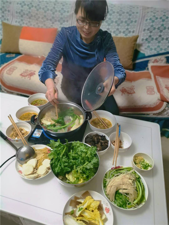 f1ec556723d244cda02520dce89eb481.jpg 程小群厨艺展示.jpg