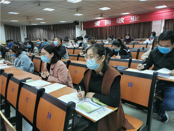 1873121420a34106b5e27cca334e59af.jpg 老师.jpg