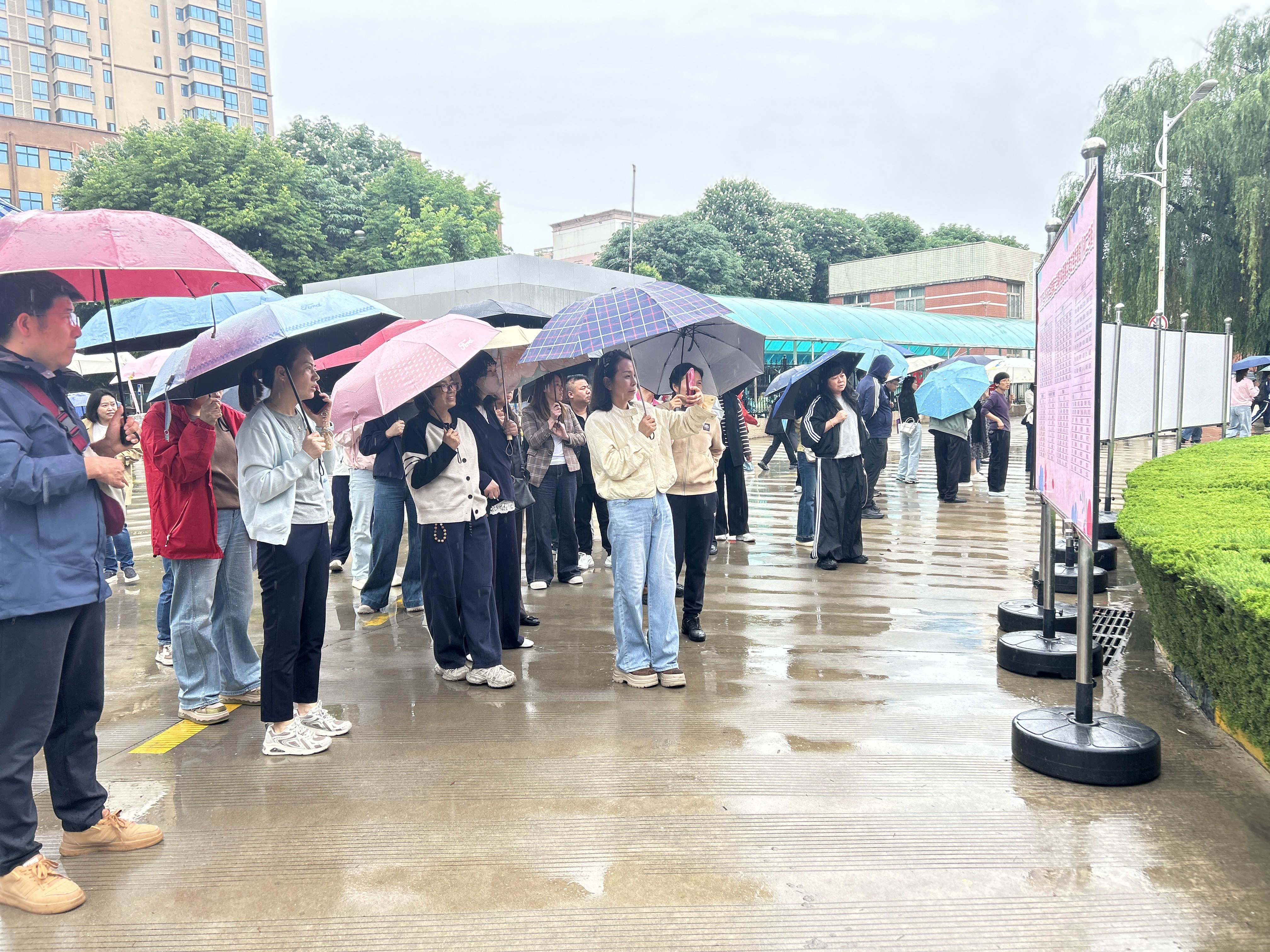 我校召开中期家长会
