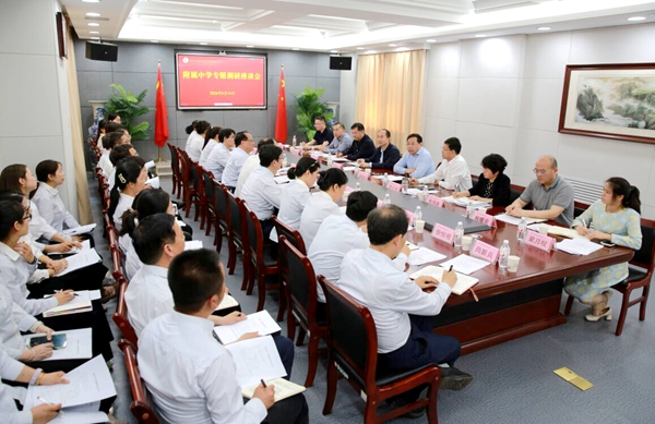 大学党委书记黄思光在附中调研