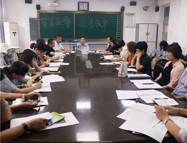 fb489abaa8ce4b4a9d12f1d7c40b5bc3.jpg 初三教师会议照片_副本.jpg