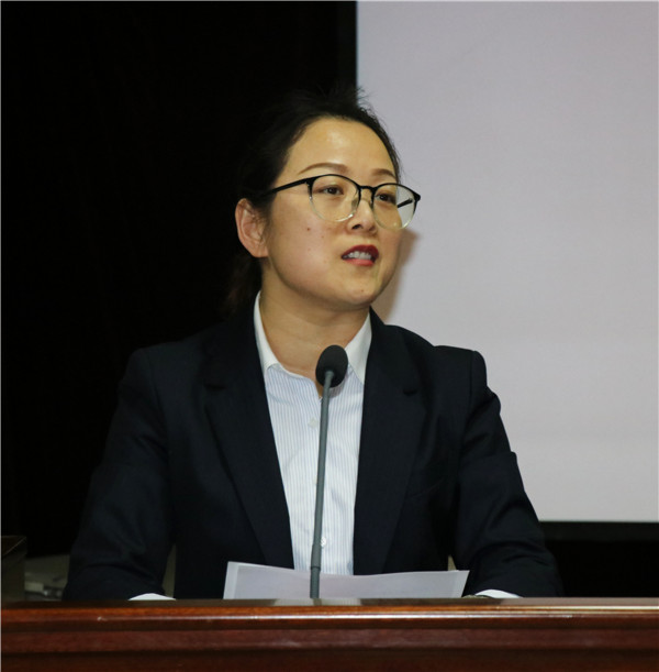 教师代表发言.jpg