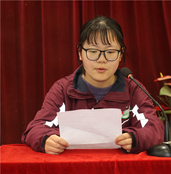 1276f48888bb4179b381a10dc3c6c7a1.jpg 7学生代表发言.jpg