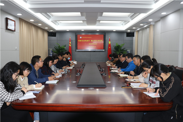 3eb828d9ab3845ee8c0ab08f802e17a1.jpg 高中班主任交流会.jpg